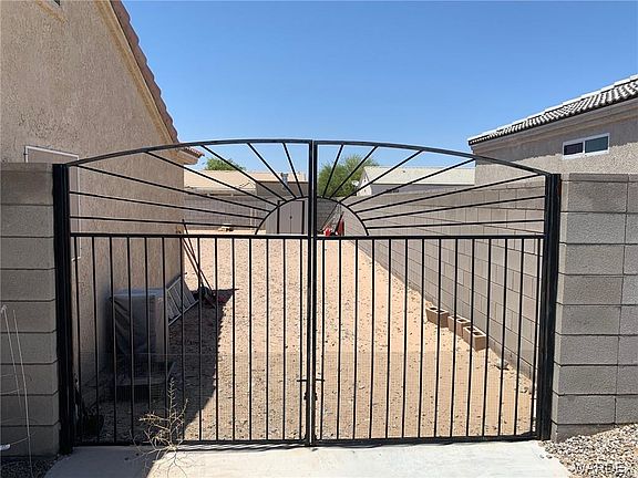4th image of 2111 E Amber Dr