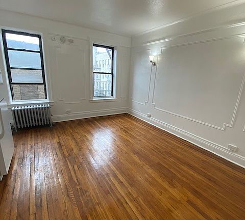 2nd image of 32-16 Crescent St #3C