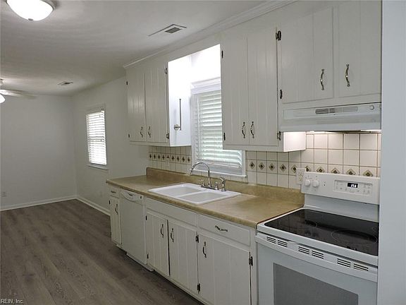 3rd image of 6972 Linda Cir