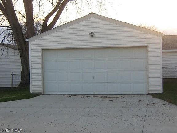 3rd image of 626 High Grove Blvd