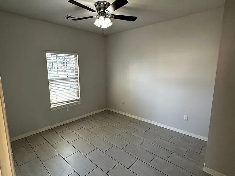 401 S Davis Ave — Photo 4