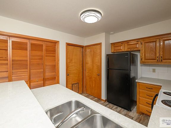 5th image of 6246 Camelot Dr