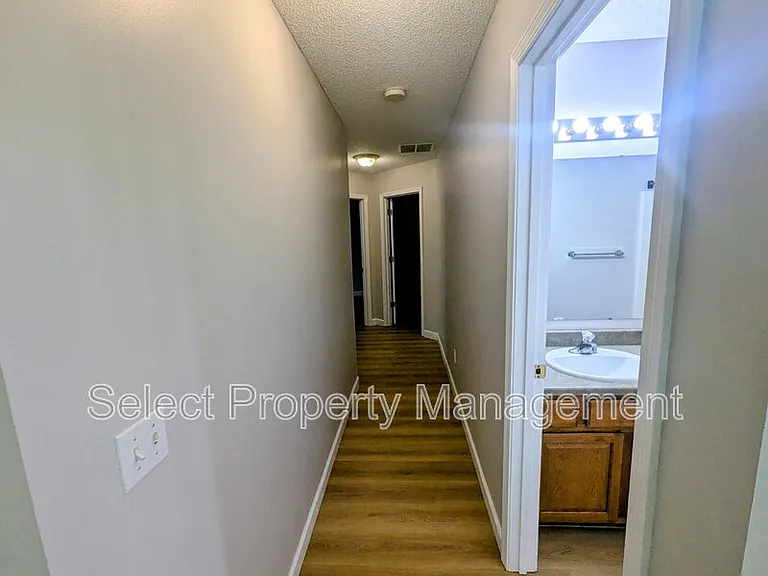 7921 Edinburgh Pl — Photo 11
