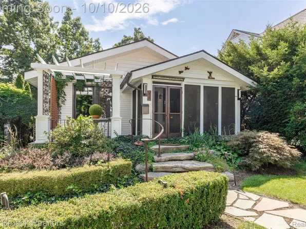 928 Oakland Ave, Birmingham, MI 48009