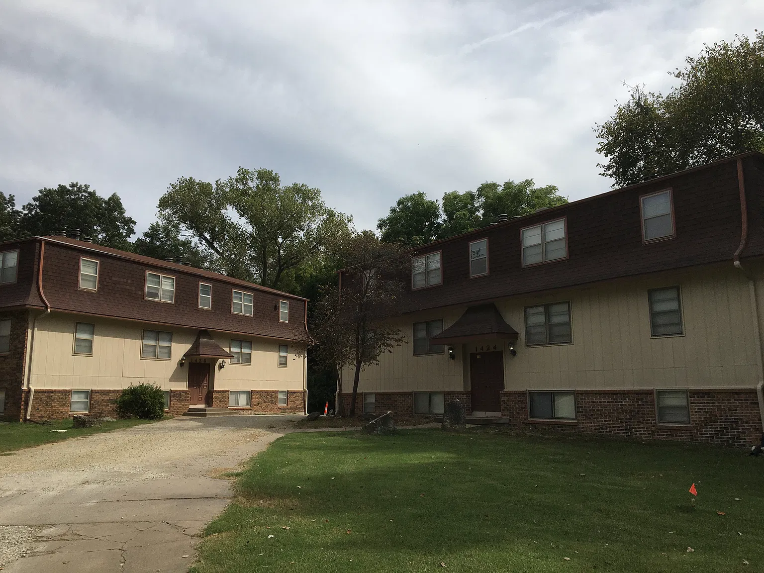 2 bed, 855 sqft, $905 — Photo 2