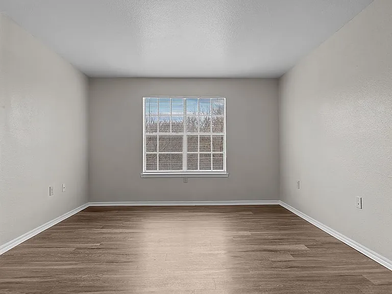 Valley Ridge Apartment Homes — Photo 14