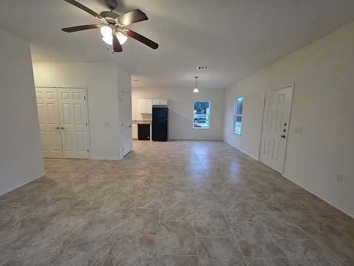 3 bed, 2.0 bath, $1,472 — Photo 2