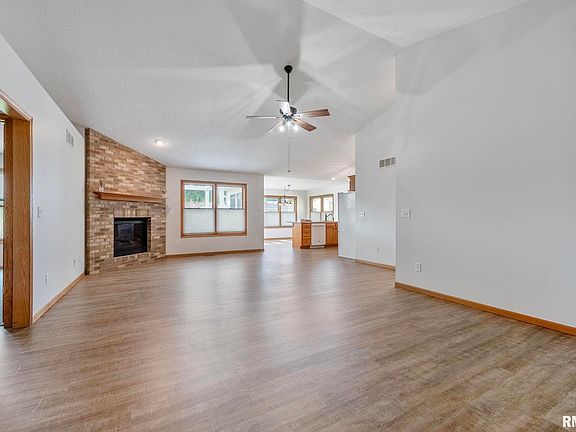 2nd image of 2023 W 59th St