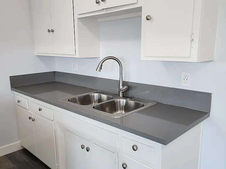 1123 E Hellman St #7 — Photo 5