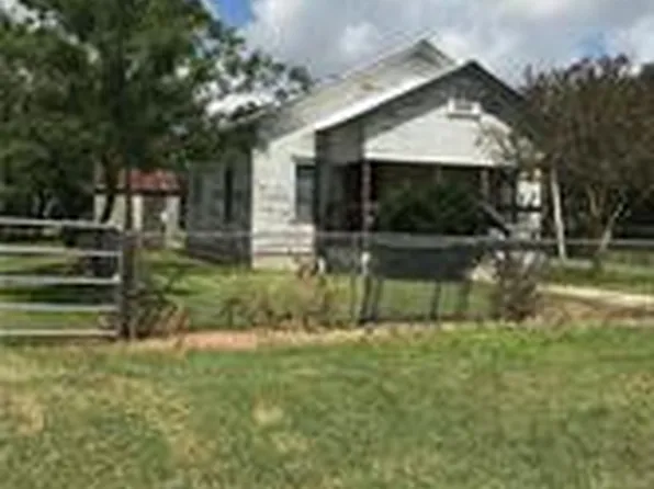 1504 Watterson Rd, Red Rock, TX 78662