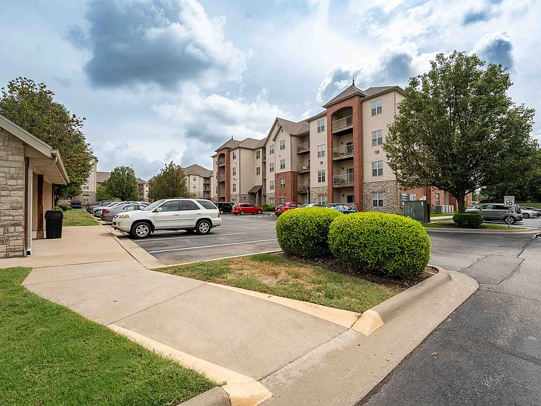 Coryell Courts Apartments — Photo 11