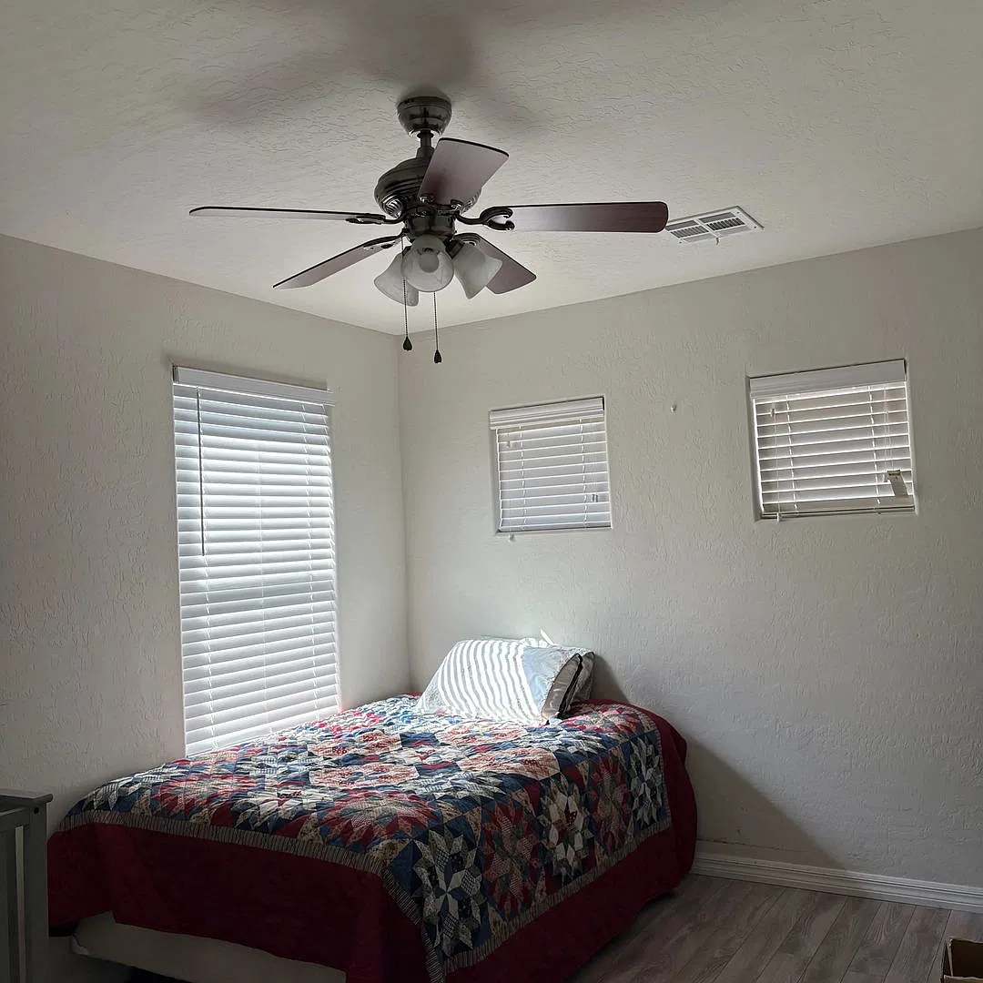 Spacious 3 Bed, 2.5 Bath Home in Gated Versante Community — Photo 3