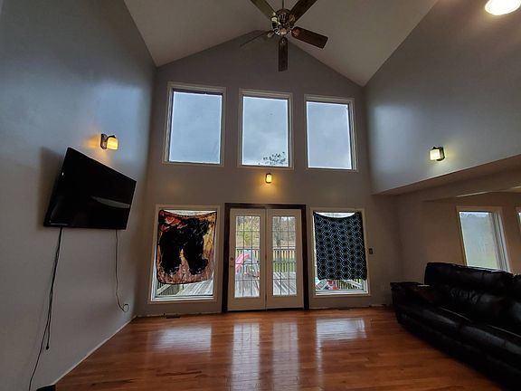 5th image of 40 Park Ln