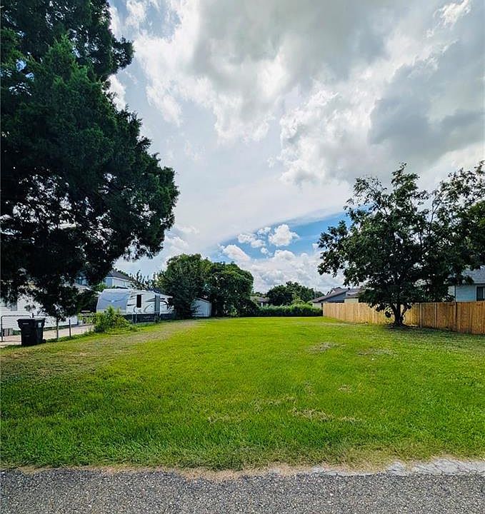 1st image of 202 2nd St