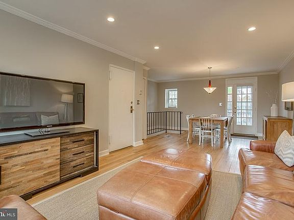 3rd image of 2856 S Buchanan St APT A2