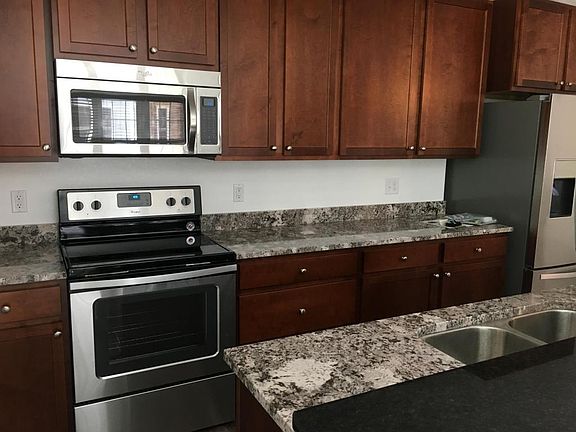 5th image of 322 Kettle Moraine Dr N APT 4