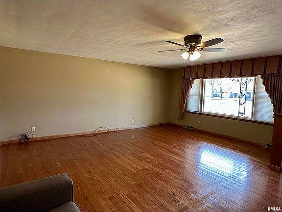 3rd image of 612 N East St