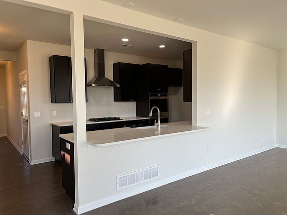 4th image of 315 Kingsbarns Ln