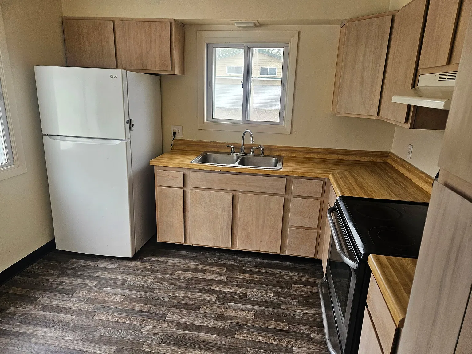 3 bed, 1.5 bath, 1200 sqft, $1,200 — Photo 2