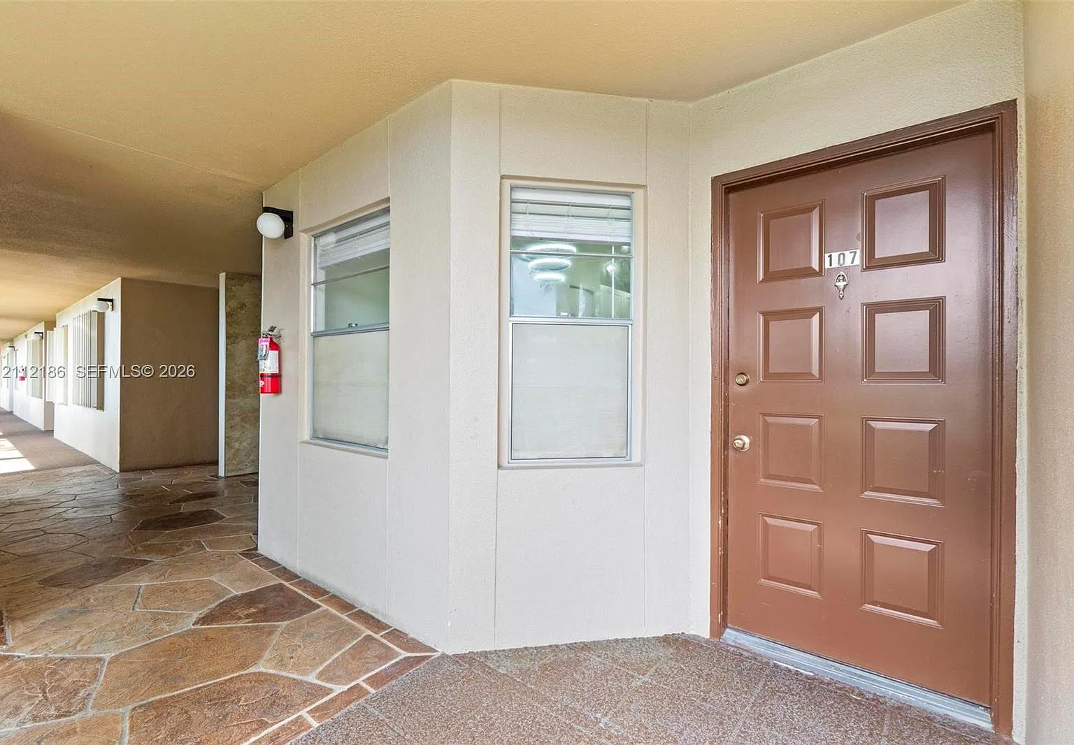 Cambridge At Century Vill — Photo 2