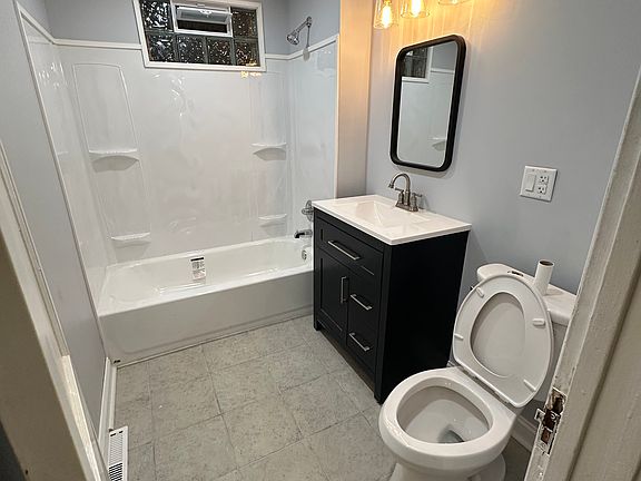 5th image of 1222 Lakewood St #1