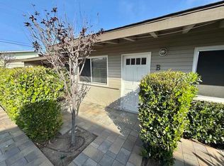313 E 17th Pl UNIT B, Costa Mesa, CA 92627
