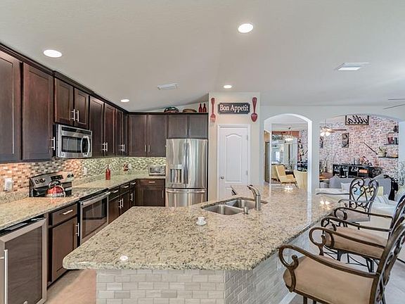 3rd image of 34006 Pickford Ct