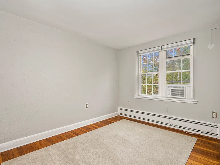 200 Maplewood Dr #D8 — Photo 8