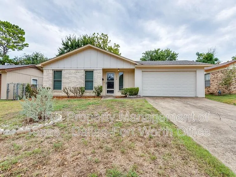 1224 Parkwood Pl — Photo 2