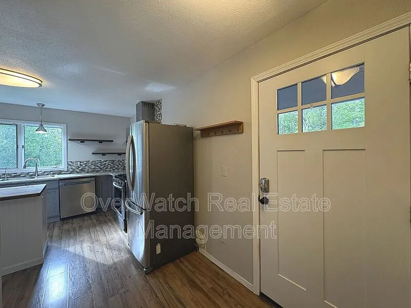 6121 De Armoun Rd #UPPER FLOOR