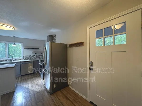 6121 De Armoun Rd, Anchorage, AK 99516