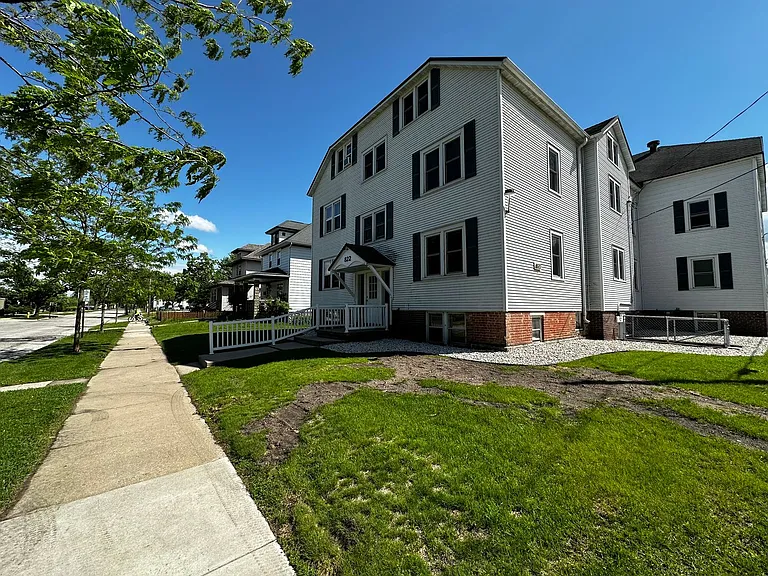822 Pine St — Photo 3