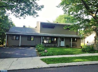 11 Quarter Turn Rd W, Levittown, PA 19057