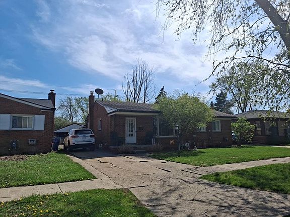 3rd image of 8356 Darlene St