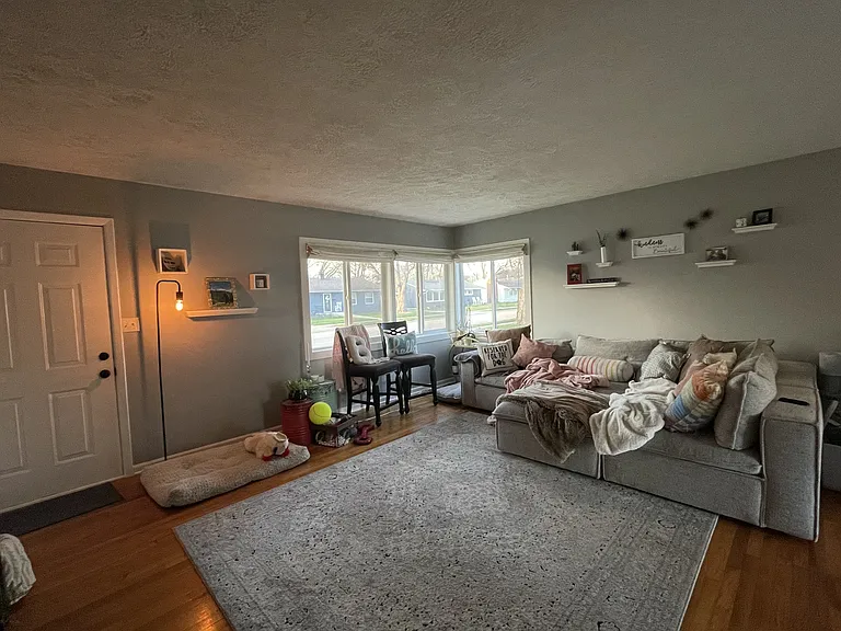 521 E Trevor St — Photo 7