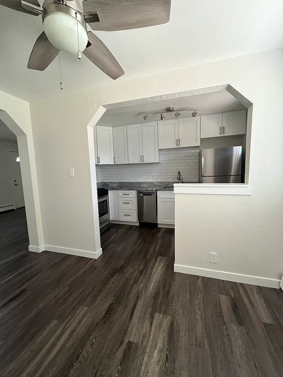 Building Photo - 798 S Dahlia St #786