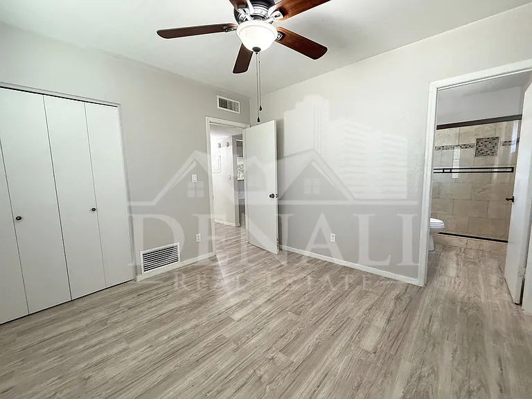 749 E Montebello Ave #233 — Photo 8
