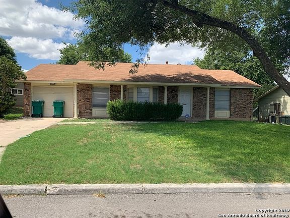 2nd image of 303 Mountain Shadows St