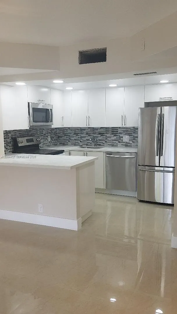 Las Vistas At Doral Condo — Photo 4