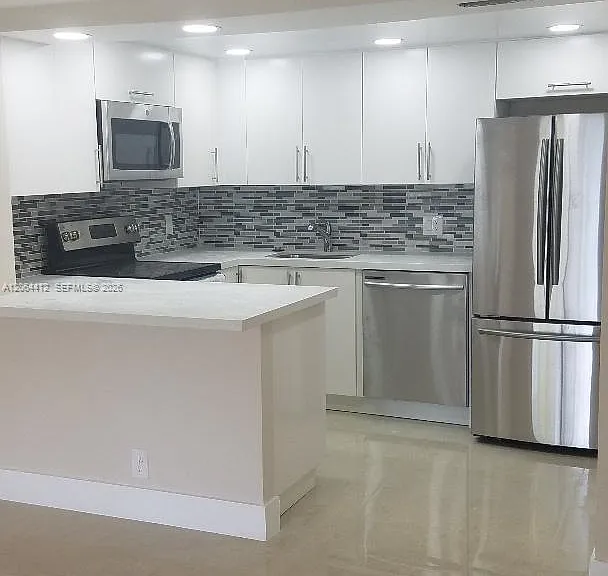8290 Lake Dr #209 — Photo 4