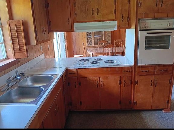 3rd image of 445 Greensboro Rd