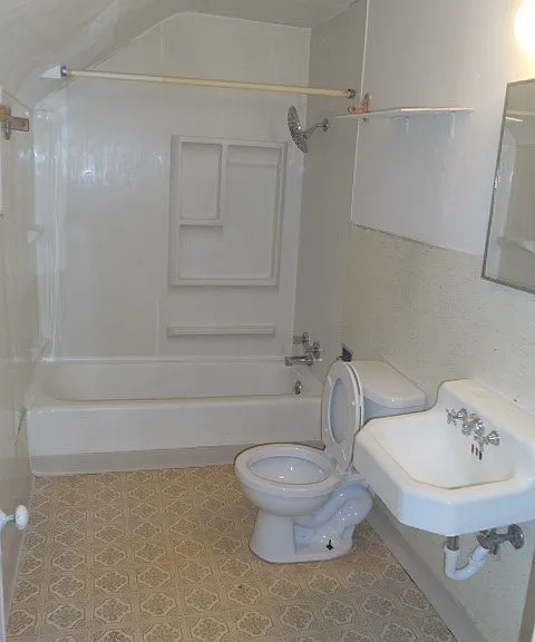 809 W 6th St #F — Photo 3