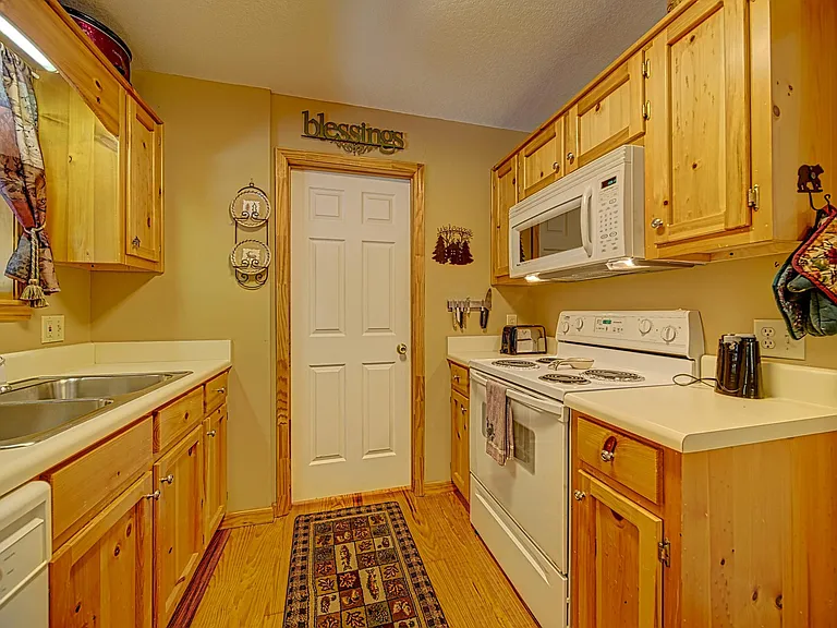 738 Laurel Hill Rd — Photo 13