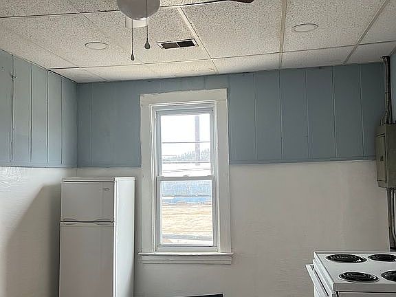 2nd image of 1018 Marshall St S