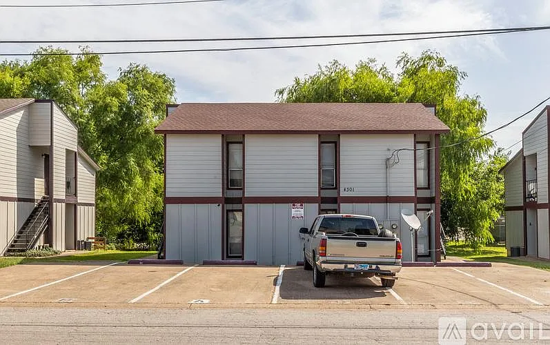 2 bed, 1.0 bath, 750 sqft, $1,050 — Photo 2