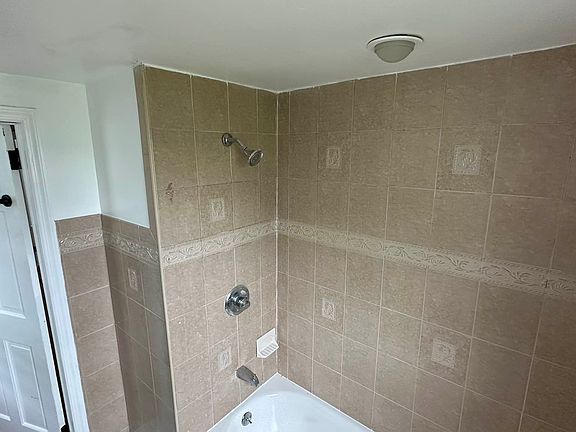 5th image of 146-44 Farmers Blvd #1