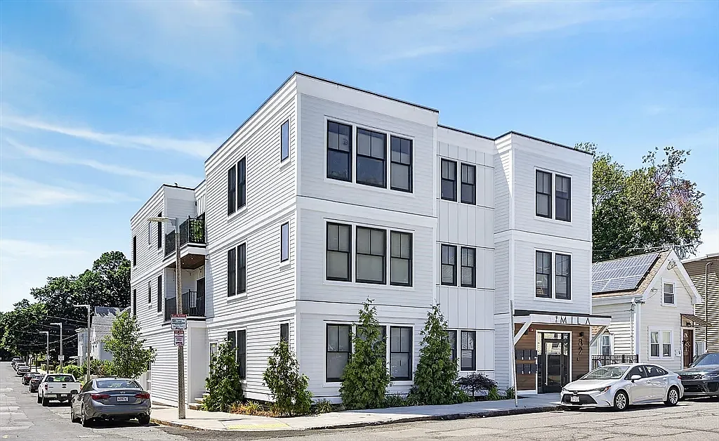 2 bed, 1050 sqft, $1,750 — Photo 1