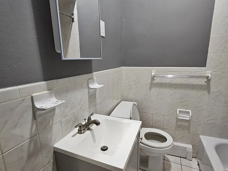 84 Woodside Pl #C1 — Photo 2