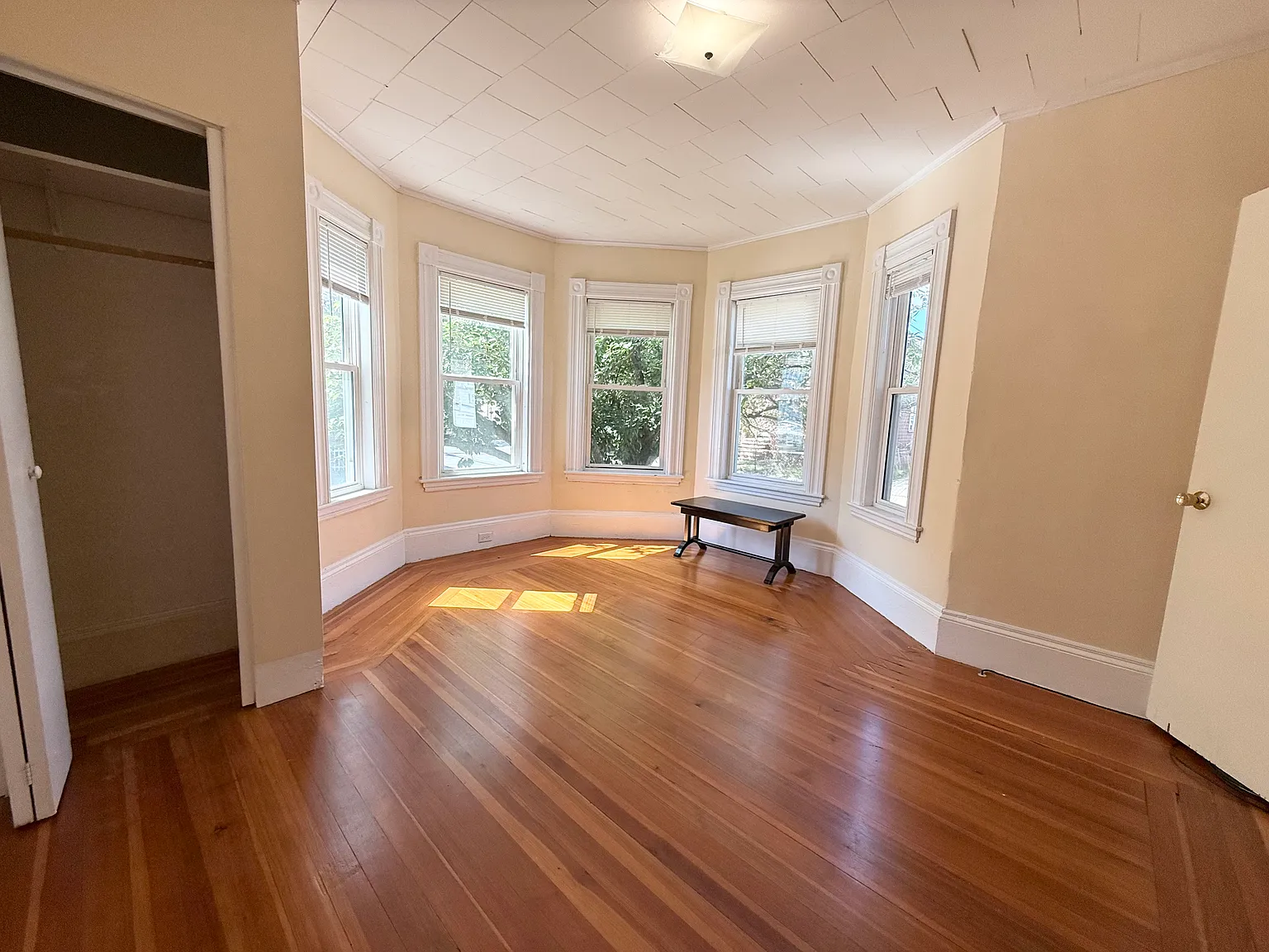 3 bed, 1000 sqft, $2,800 — Photo 2