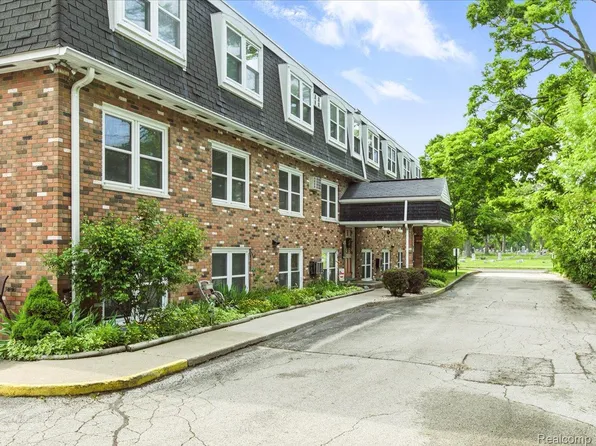 810 Holland Ave APT 5, Port Huron, MI 48060